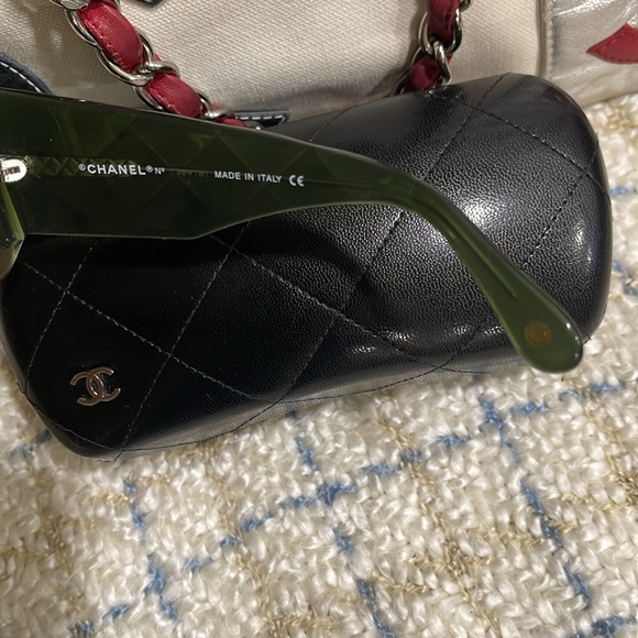 Authentic Vintage Chanel - Picture 7 of 9